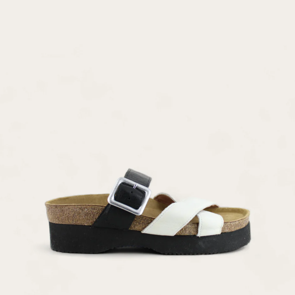Soft Black Lthr/White Lthr,35